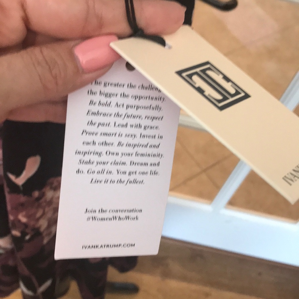 5🌟- Unique Ivanka Trump Dress - Picture 5 of 8